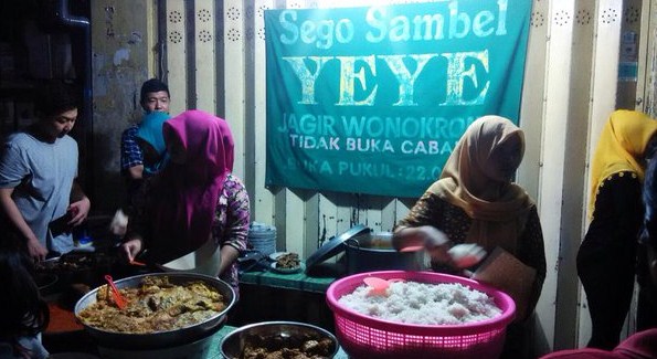 Kuliner Malam Surabaya Sego Sambel Mak Yeye